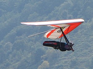 300px-Hang_gliding_hyner.jpg