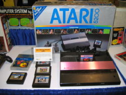 250px-Atari_5200_-_trojandan_14871272.jpg