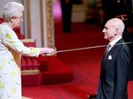 425.PatrickStewart.QueenElizabeth.tg.060210.jpg