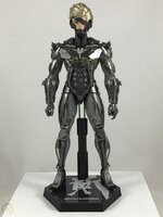 raiden-figure-hot-toys-sideshow_1_727ba8a00a1c87b3d4b6b7a654187768.jpg