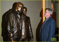 breaking-bad-statue-unveiling-40.jpg