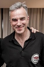 Daniel_Day-Lewis,_Jaguar,_Mille_Miglia_2013_cropped.jpg