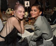 hunter-schafer-is-close-friends-with-zendaya-1611314013-view-0.jpg
