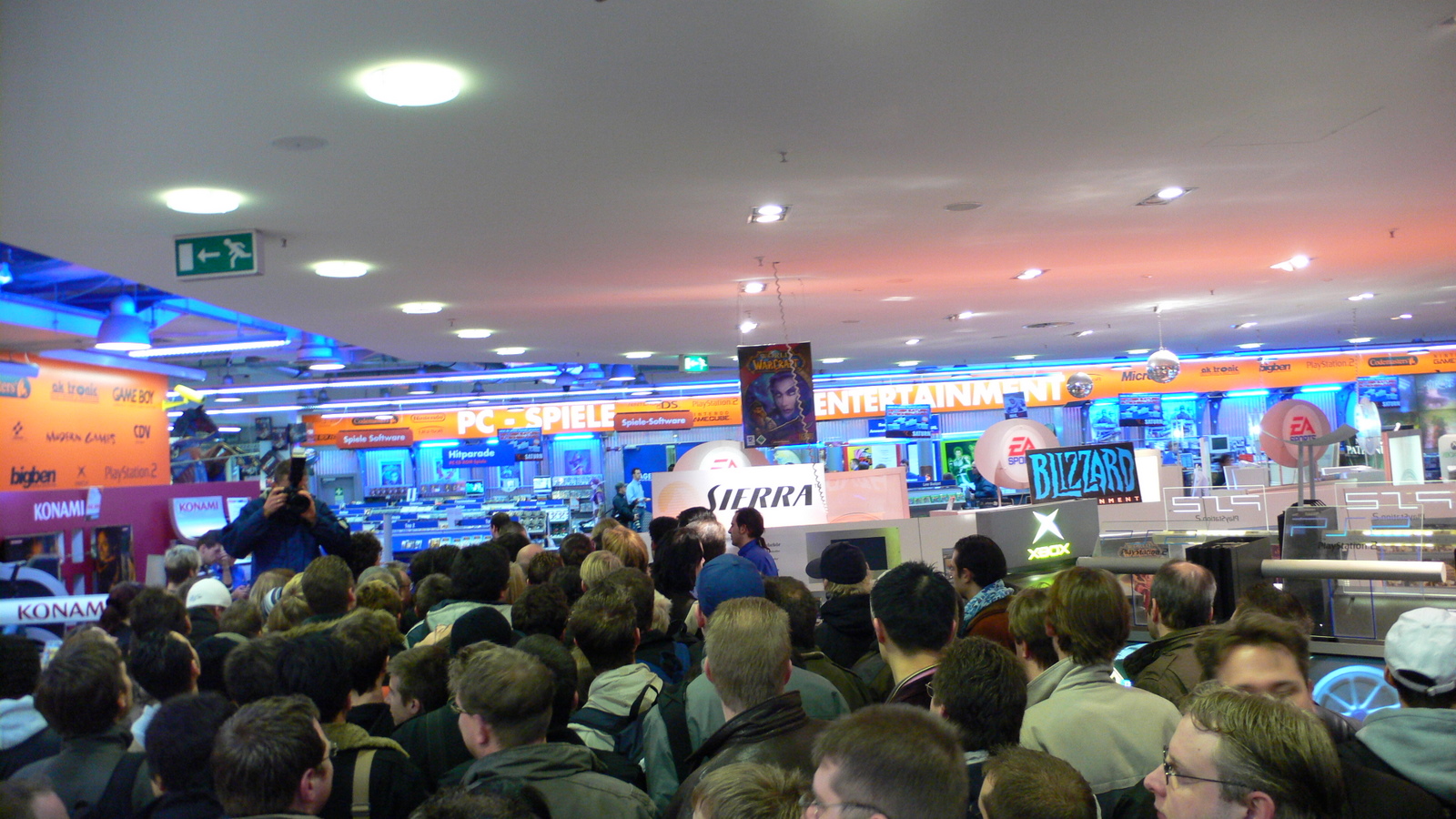 Wii_launch_in_Hamburg.jpg