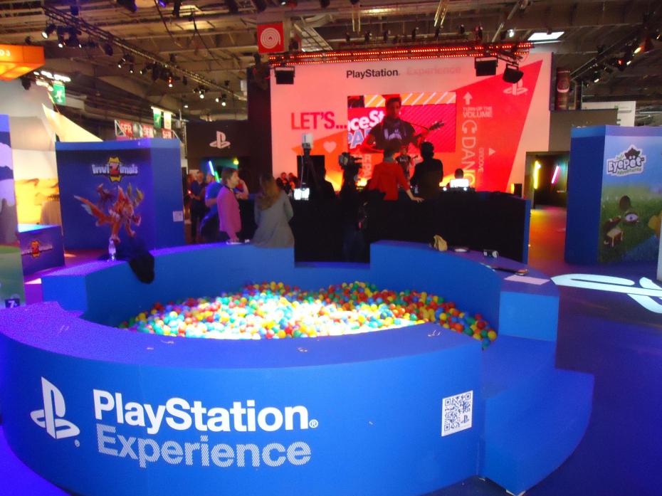 le-stand-playstation-experience-du-paris.jpg