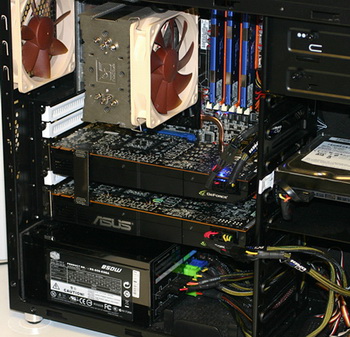 AMD%20radeon%20HD%206990%20vs%20geForce%20GTX%20580sli%2002.jpg