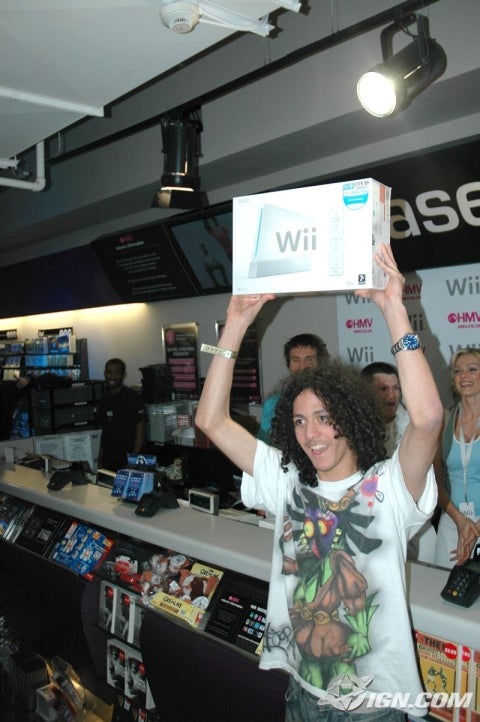 uk-wii-launch-report-20061208031635479-000.jpg