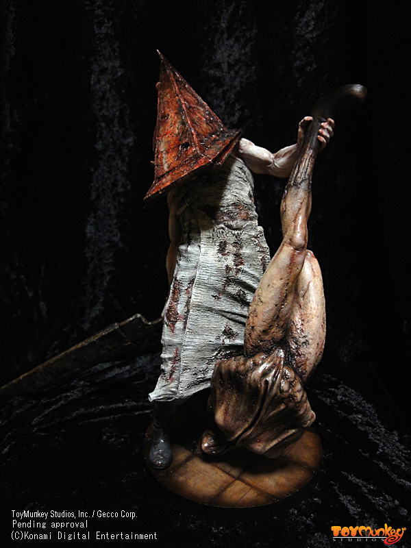 189_pyramid_head_toymunkey_01.jpg