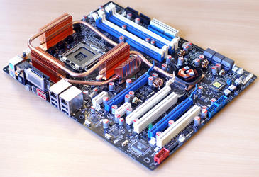 Extreme-Asus-Striker-1.jpg