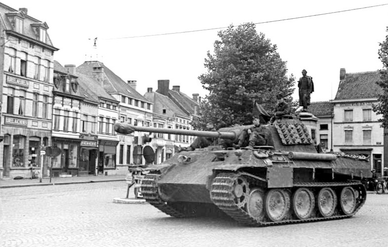 Bundesarchiv_Bild_101I-300-1876-02A%2C_Frankreich-Belgien%2C_Panzer_V_%28Panther%29.jpg
