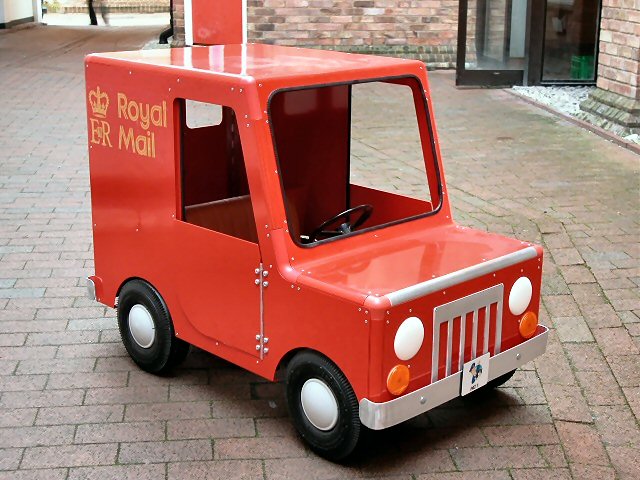 postman-pat-pedal-car-lg.jpg